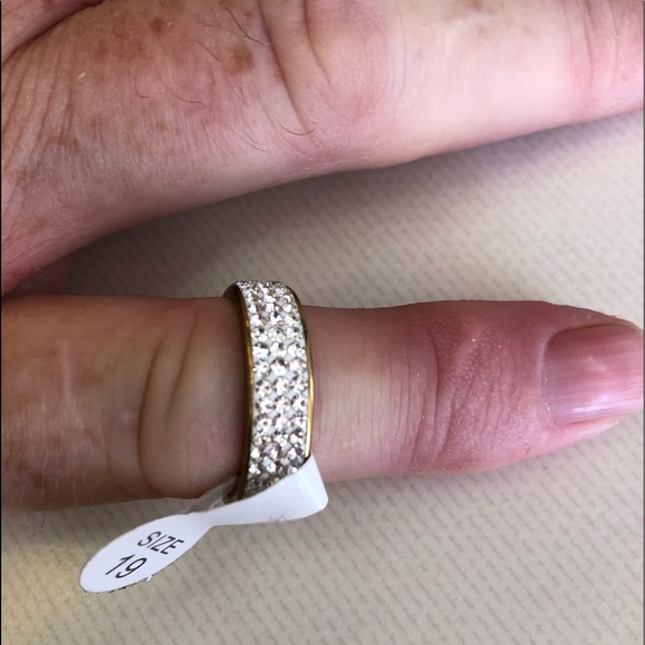 Size 9 Diamond Sparkler Fashion Golden Ring Stainless Steel Band - Picture 2 of 8